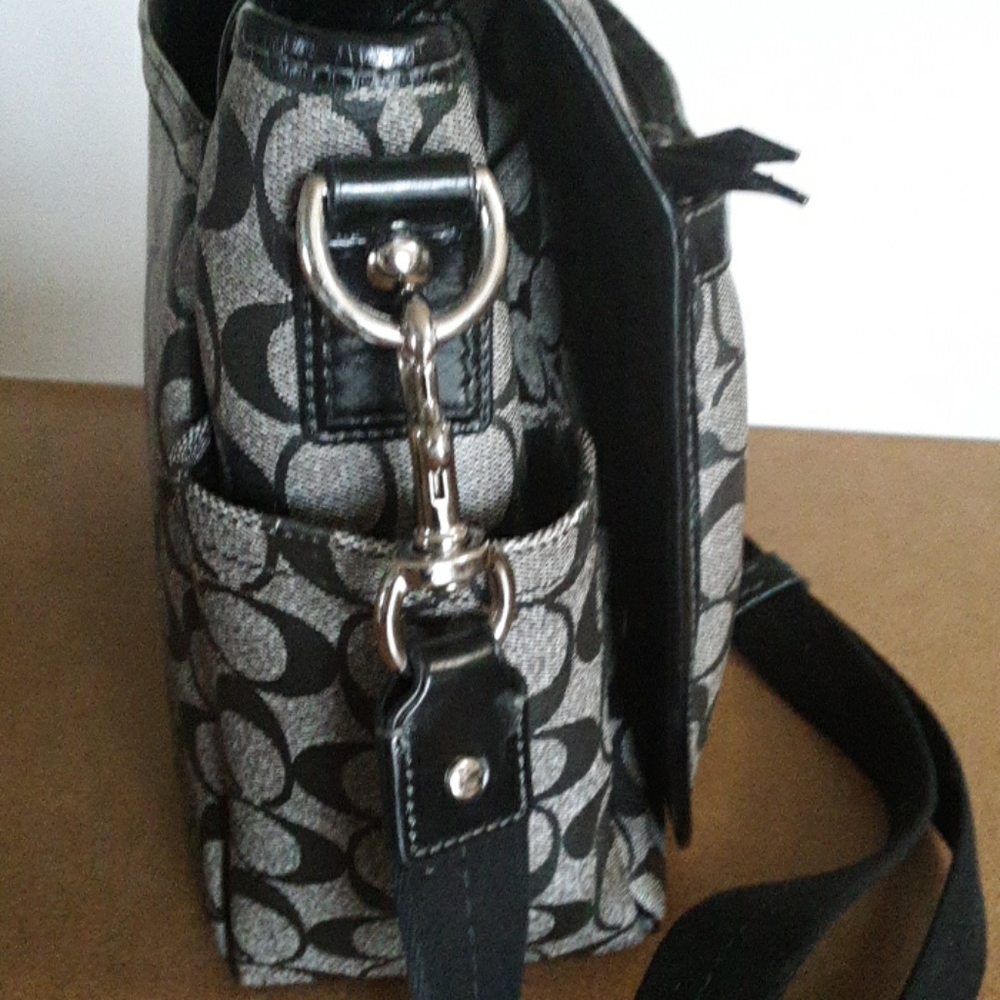 Coach Signature Diaper Messenger Bag, EUC-NO OFFERS - Picture 5 of 15